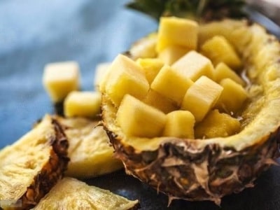 ways to feed pineapple