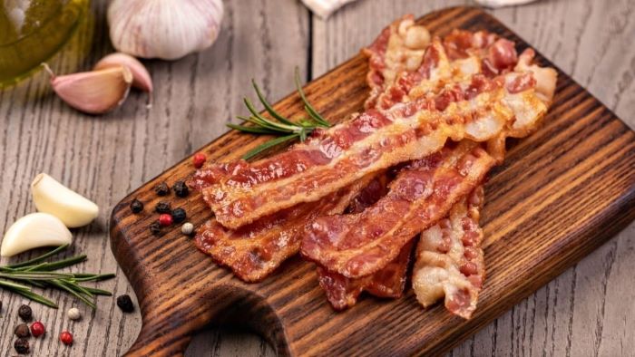 can-dogs-eat-bacon-is-bacon-safe-for-dogs-wewantdogs